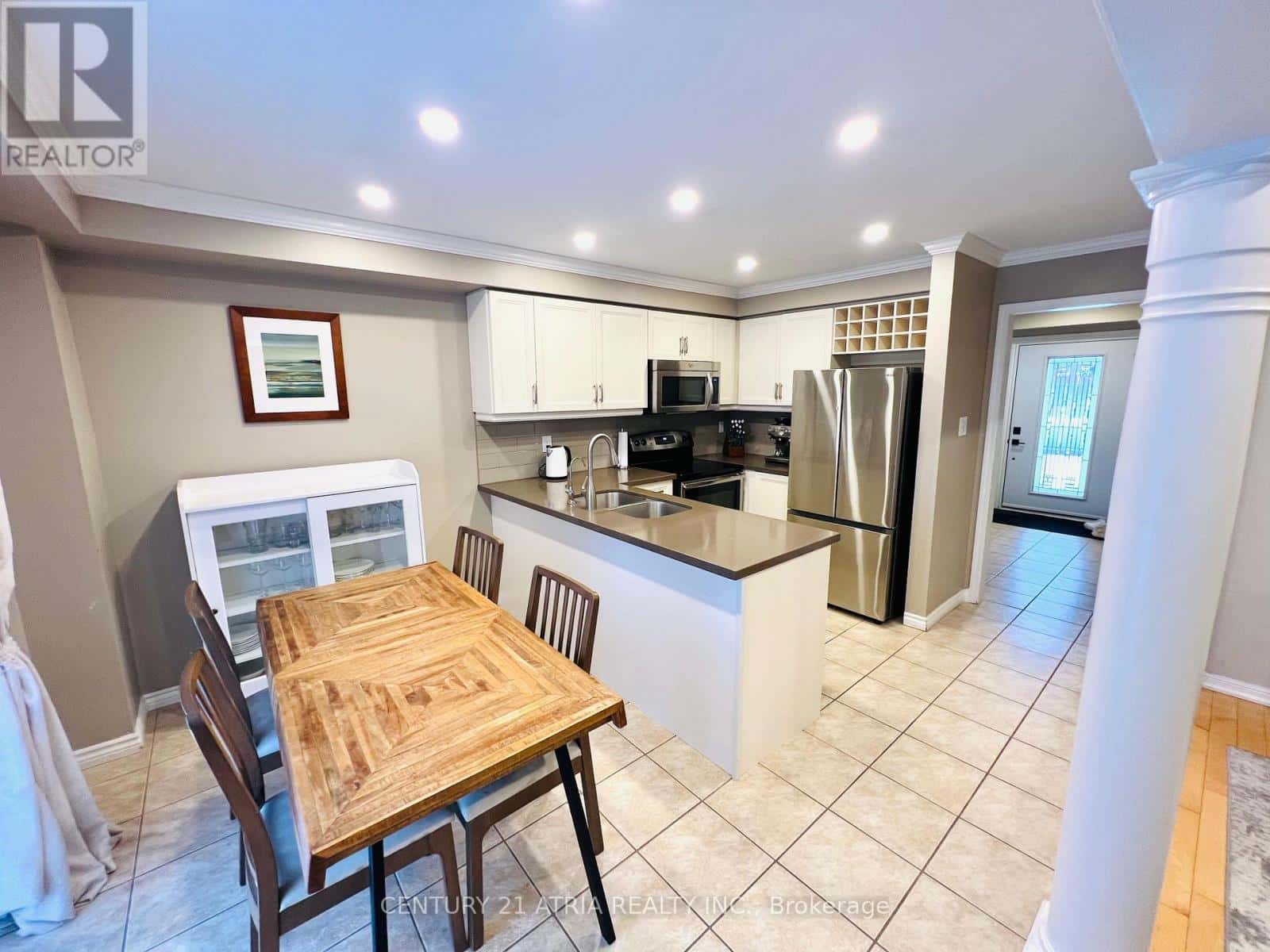 19 BIRD STREET — Barrie (Edgehill Drive), Ontario - Photo 4 of 17