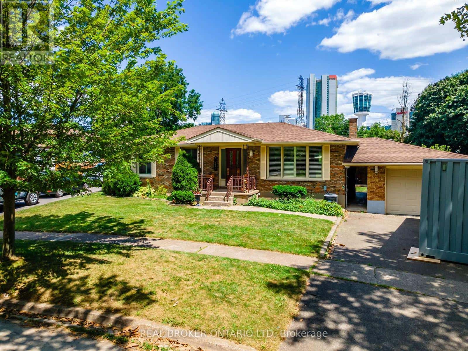 5712 SUNNYLEA CRESCENT — Niagara Falls (Arad/Fallsview), Ontario - Photo 2 of 36