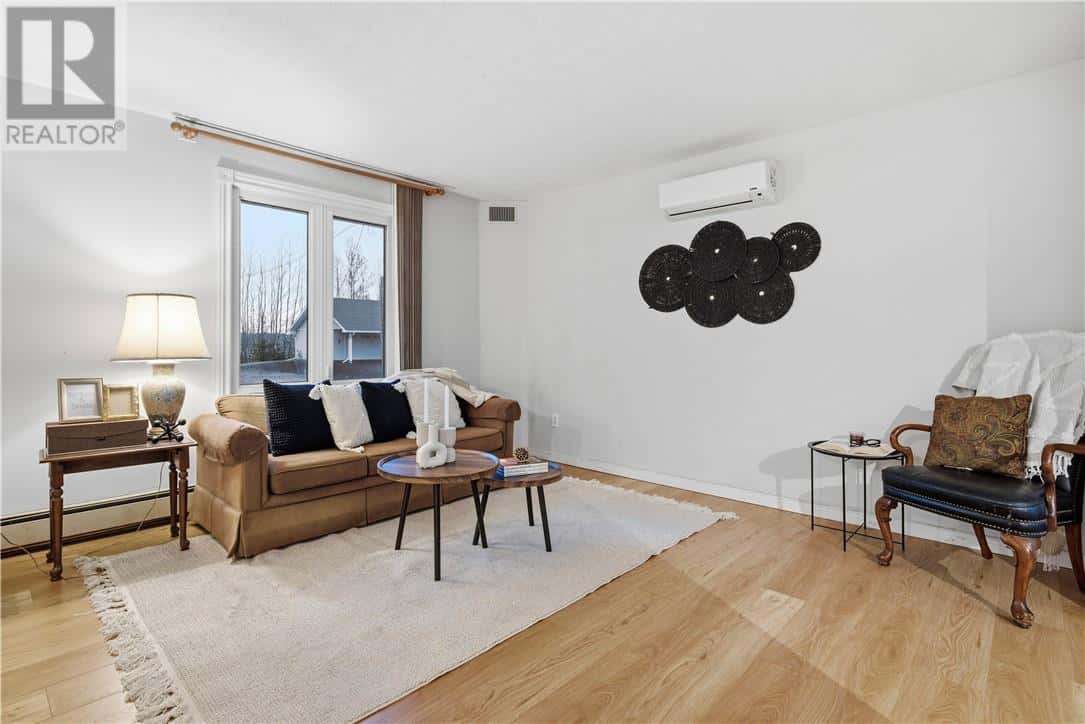 1645 Wendy Street — Val Caron, Ontario - Photo 2 of 17