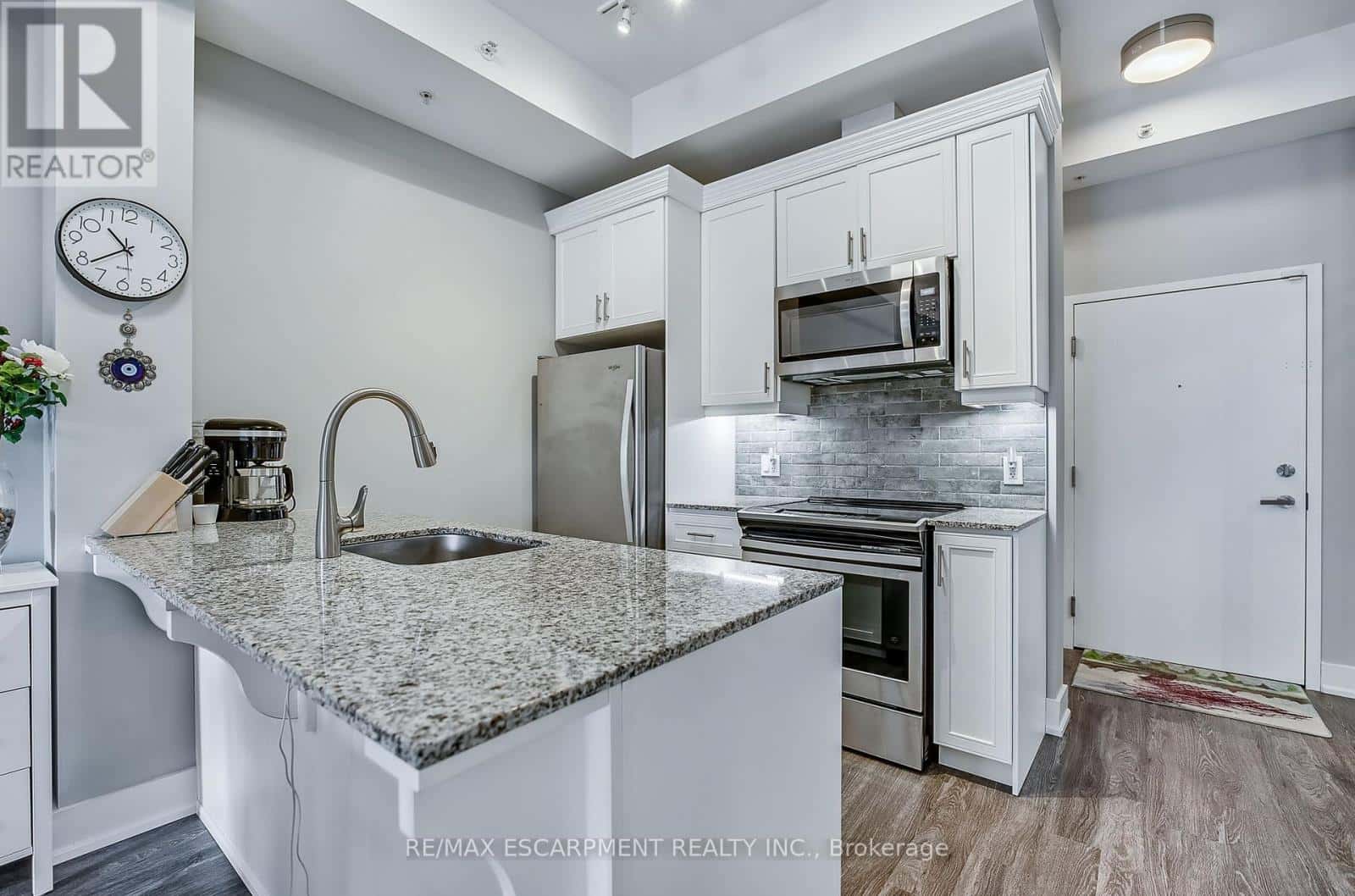 103 - 4040 UPPER MIDDLE ROAD — Burlington (Tansley), Ontario - Photo 2 of 19