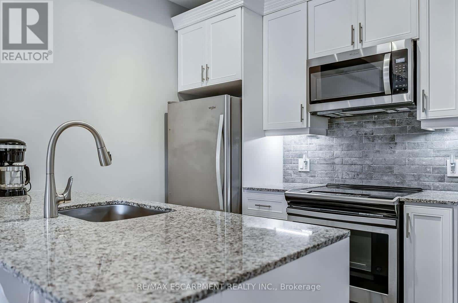 103 - 4040 UPPER MIDDLE ROAD — Burlington (Tansley), Ontario - Photo 3 of 19