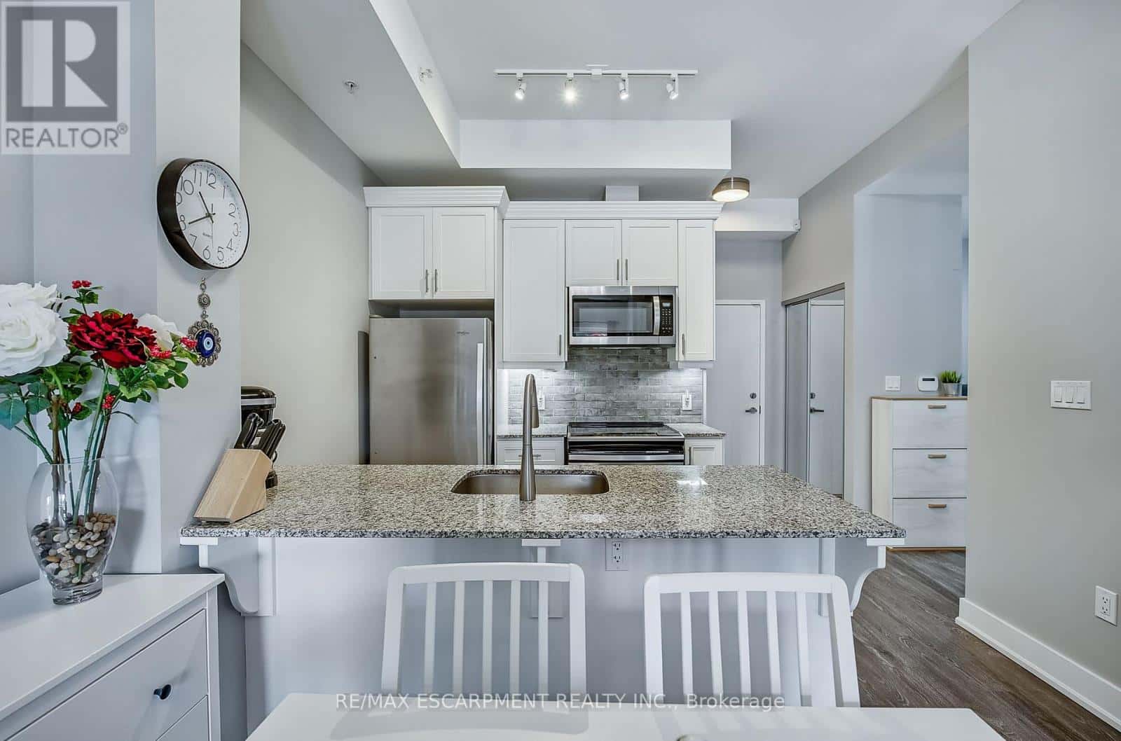 103 - 4040 UPPER MIDDLE ROAD — Burlington (Tansley), Ontario - Photo 4 of 19