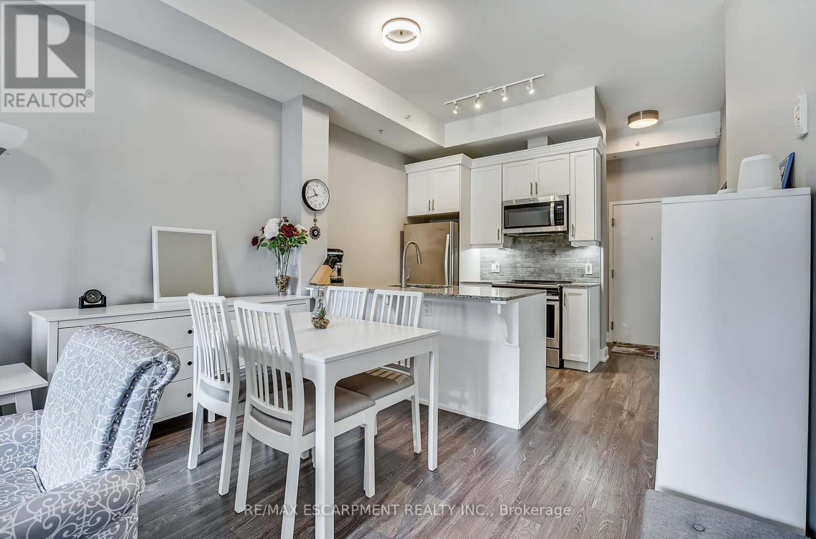 103 - 4040 UPPER MIDDLE ROAD — Burlington (Tansley), Ontario - Photo 5 of 19