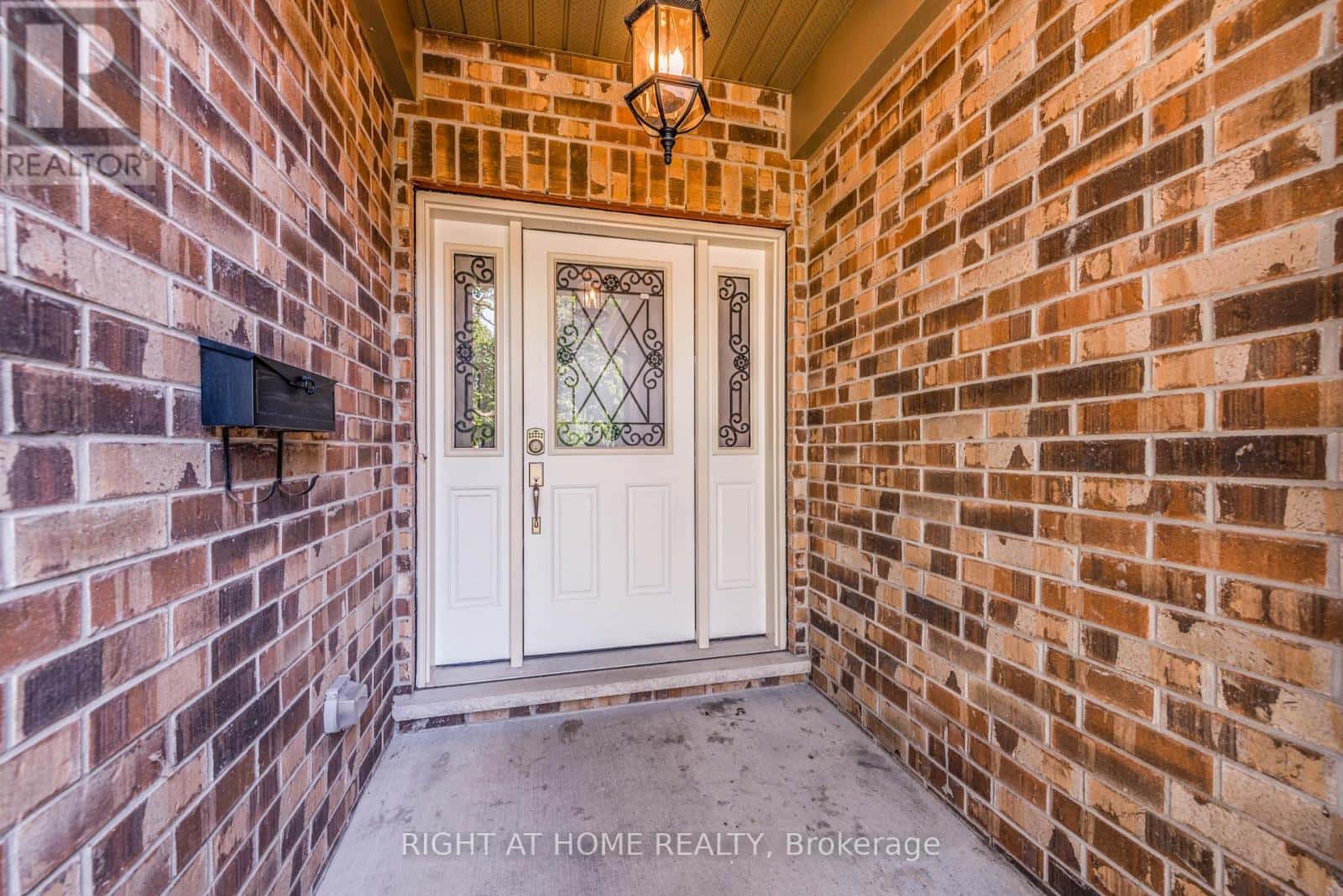 11 OTTAWAY AVENUE — Barrie (Wellington), Ontario - Photo 5 of 50