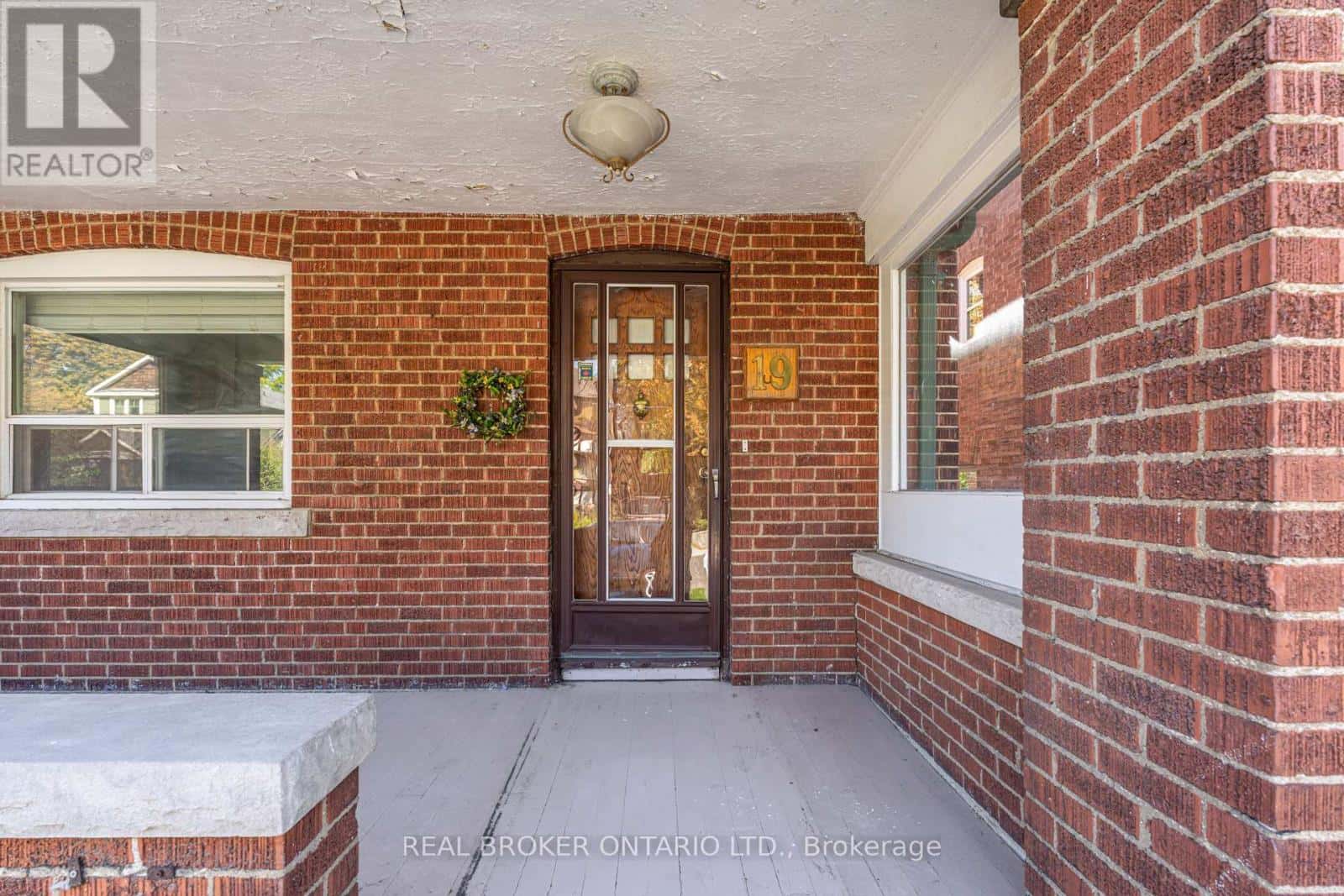 19 LESSARD AVENUE — Toronto (Lambton Baby Point), Ontario - Photo 2 of 24