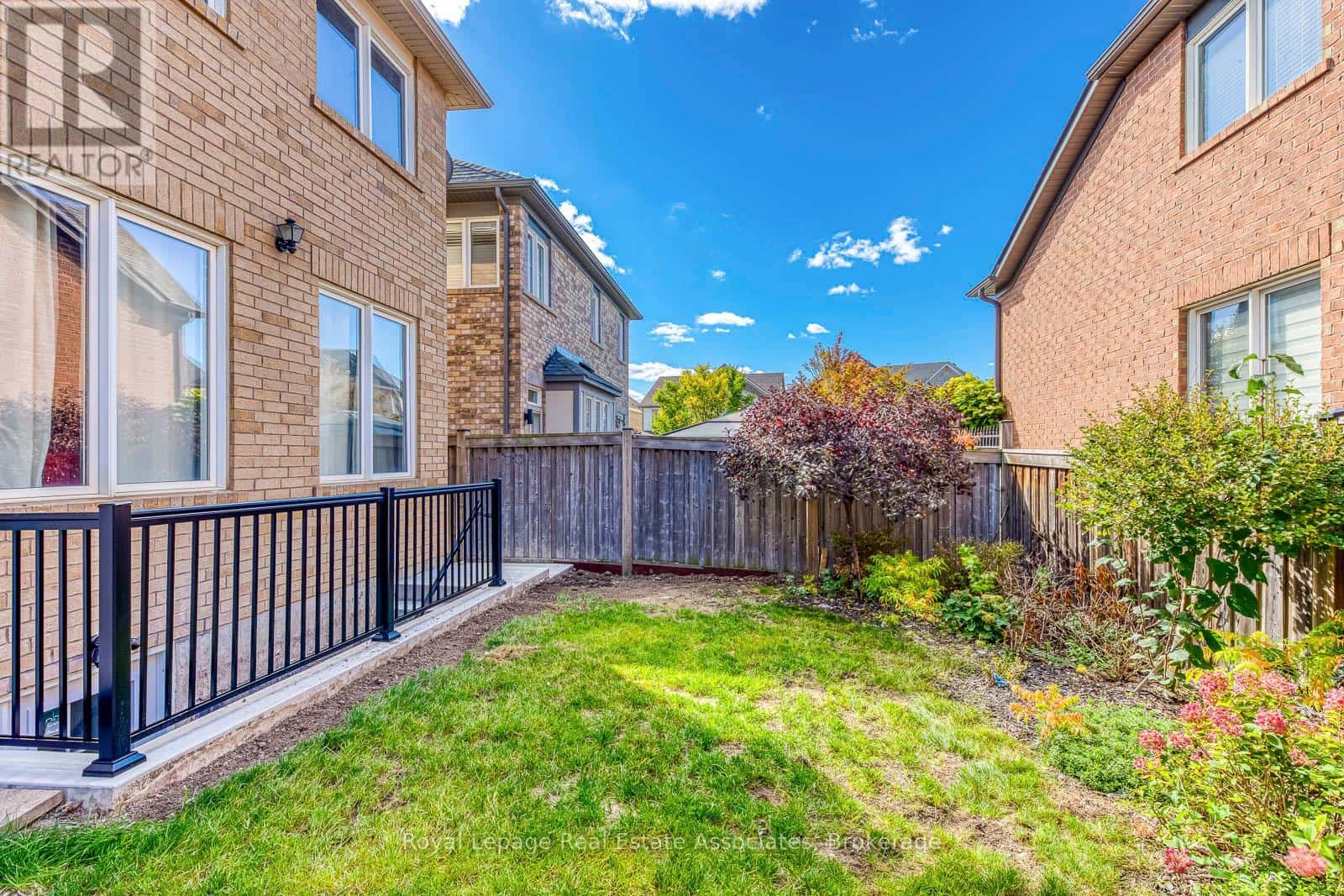 LOWER - 1052 KELMAN COURT — Milton (CO Coates), Ontario - Photo 5 of 24