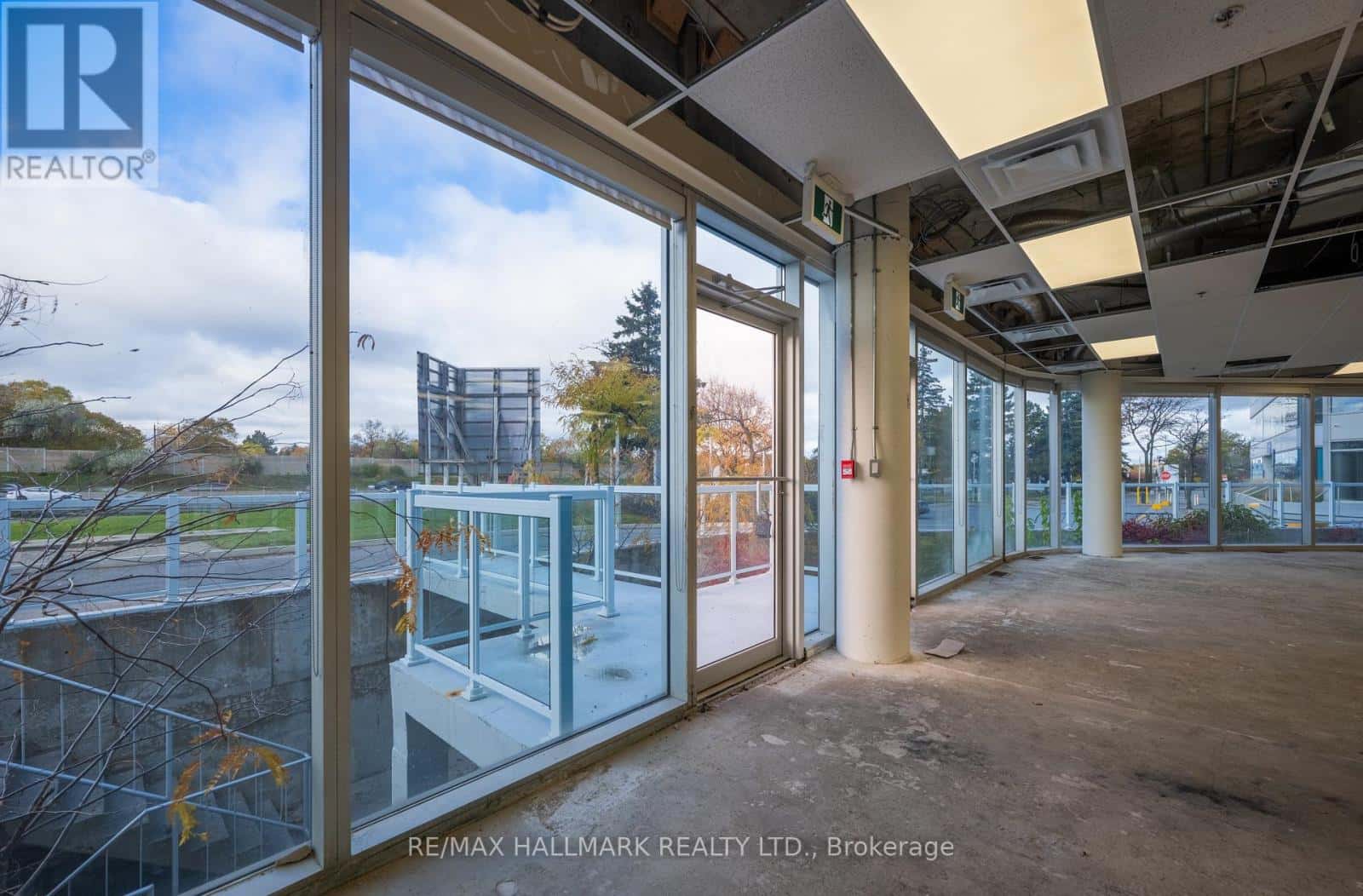 105,106,107 - 105 GORDON BAKER ROAD — Toronto (Hillcrest Village), Ontario - Photo 3 of 17