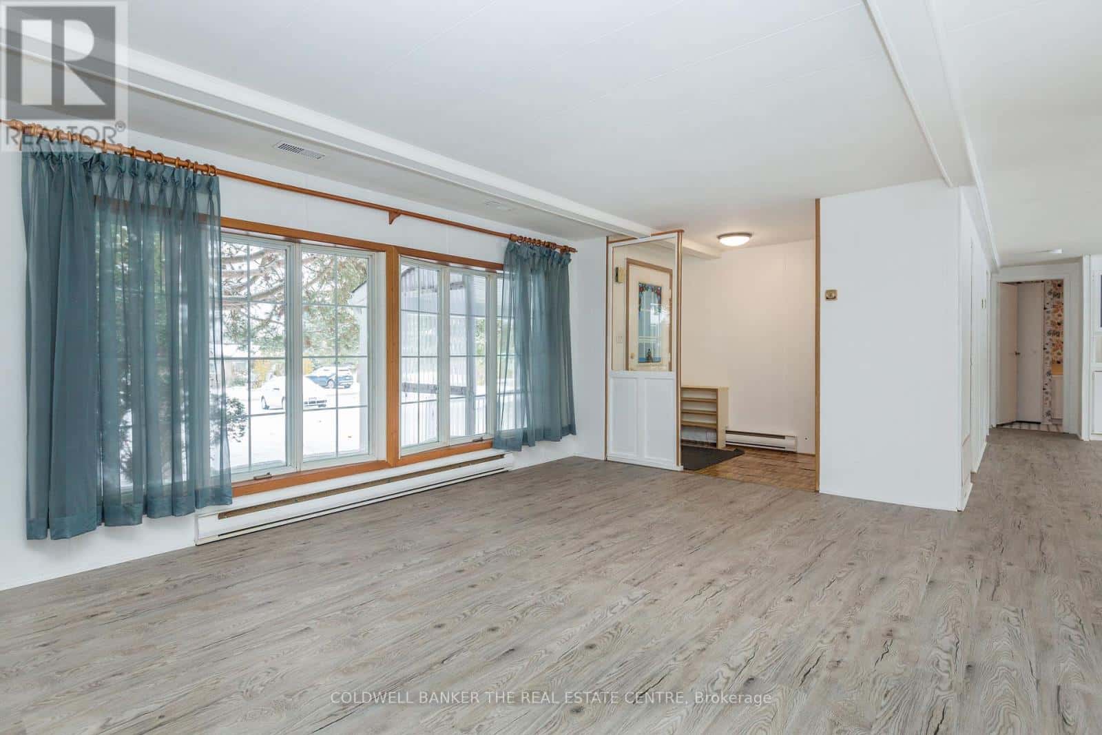 3 MAPLE COURT — Innisfil, Ontario - Photo 4 of 28