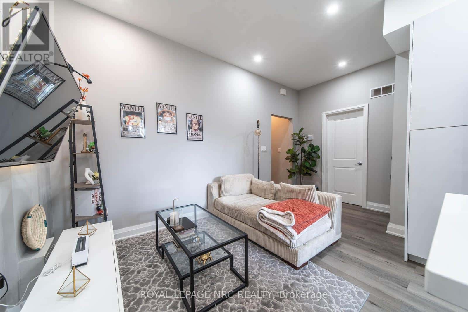 LOWER - 37A ORMONDE AVENUE — St. Catharines (Facer), Ontario - Photo 4 of 10