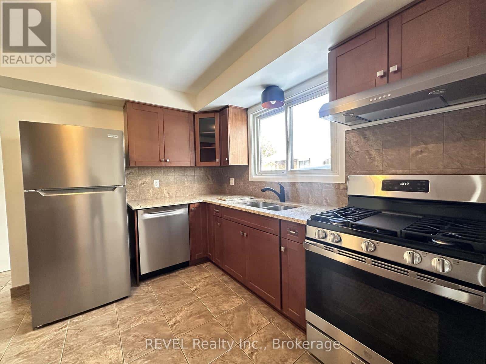 UPPER - 7109 JILL DRIVE — Niagara Falls (Marineland), Ontario - Photo 5 of 13