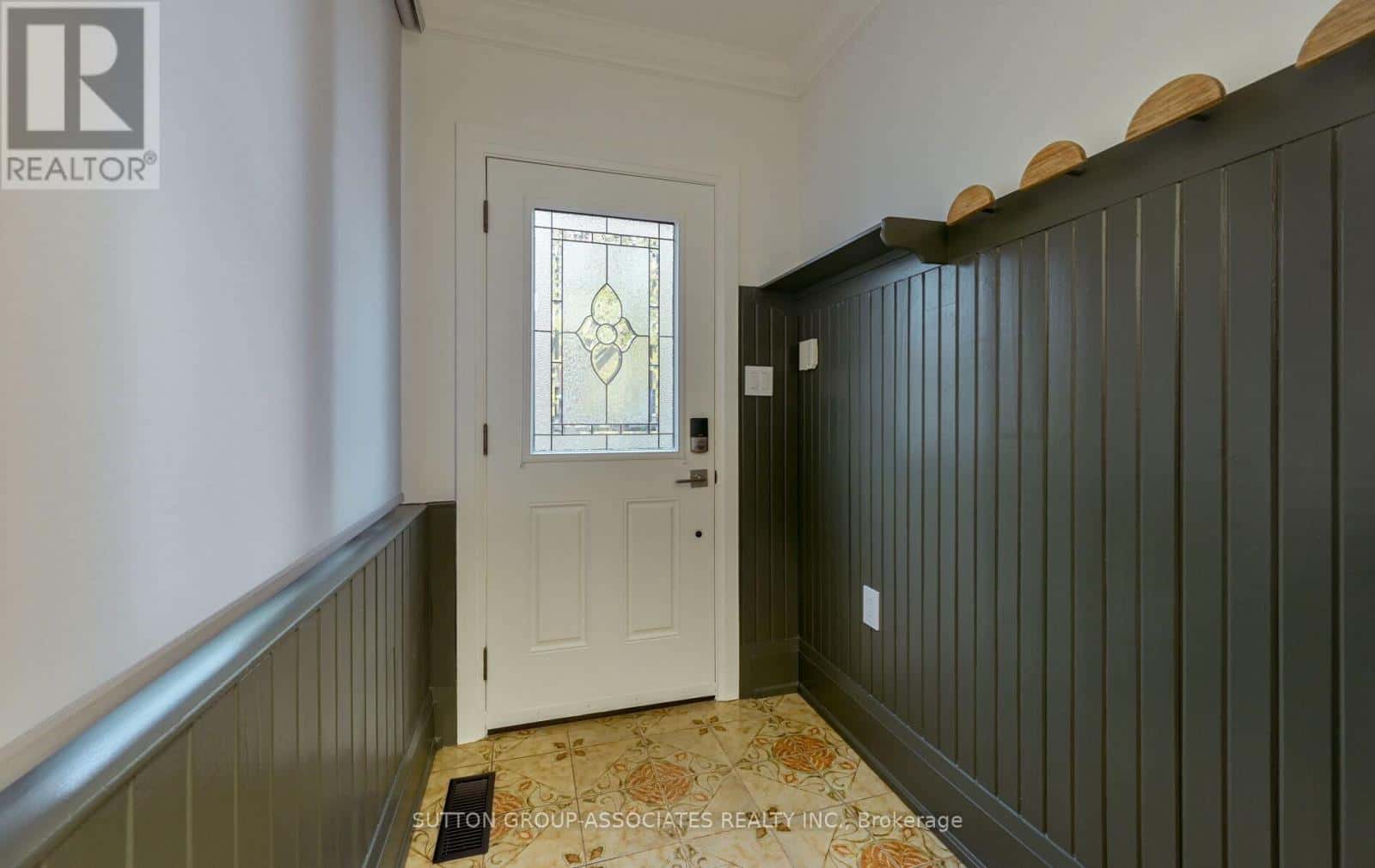 2ND FLOOR - 118 NAIRN AVENUE — Toronto (Corso Italia-Davenport), Ontario - Photo 4 of 20