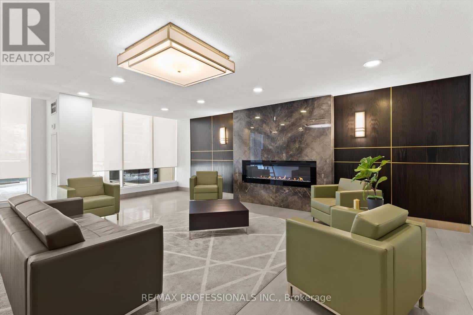 508 - 820 BURNHAMTHORPE ROAD — Toronto (Markland Wood), Ontario - Photo 3 of 23