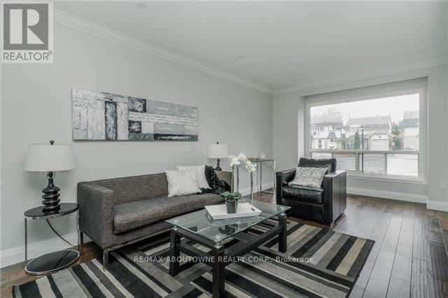 1534 FORESTDALE COURT — Oakville (FA Falgarwood), Ontario - Photo 2 of 19