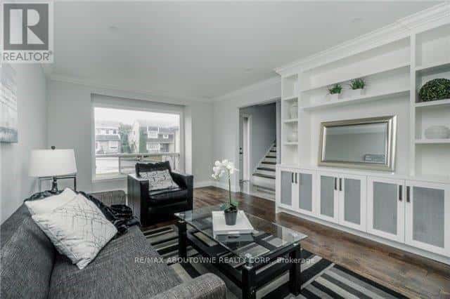 1534 FORESTDALE COURT — Oakville (FA Falgarwood), Ontario - Photo 3 of 19