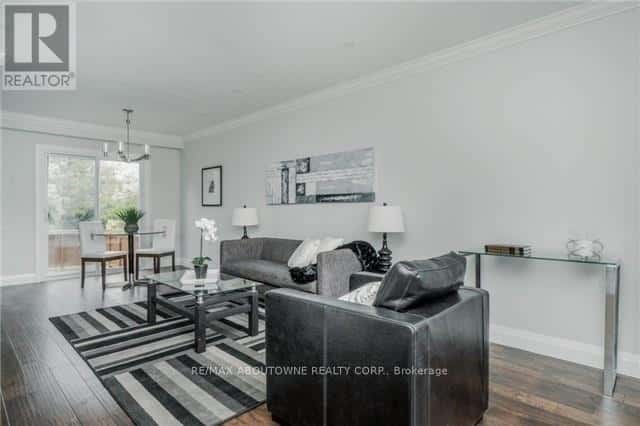 1534 FORESTDALE COURT — Oakville (FA Falgarwood), Ontario - Photo 4 of 19