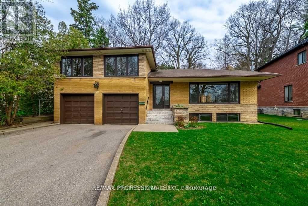 22 FABIAN PLACE — Toronto (Humber Heights), Ontario - Main photo