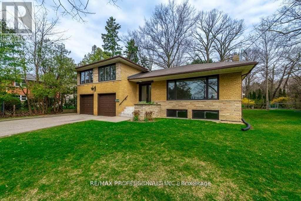 22 FABIAN PLACE — Toronto (Humber Heights), Ontario - Photo 2 of 28