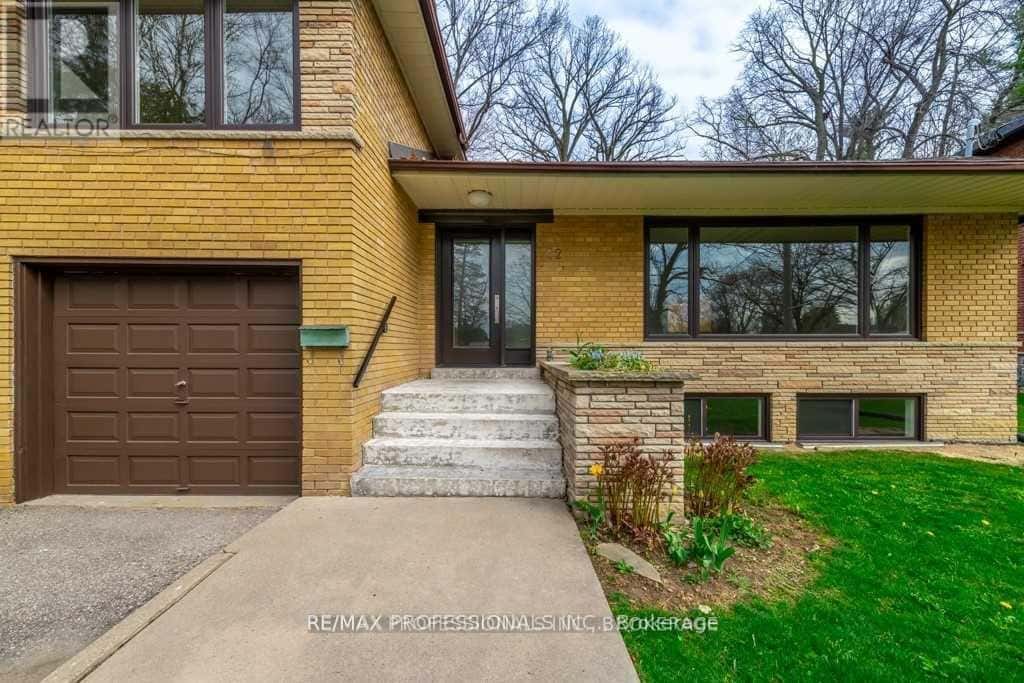 22 FABIAN PLACE — Toronto (Humber Heights), Ontario - Photo 3 of 28