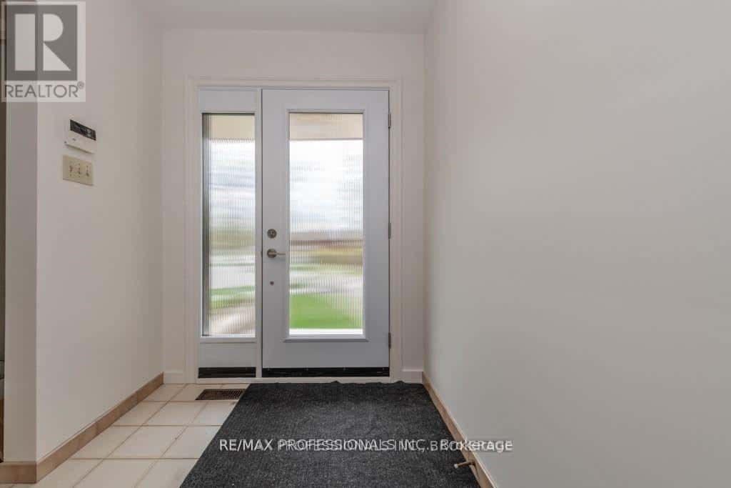 22 FABIAN PLACE — Toronto (Humber Heights), Ontario - Photo 4 of 28