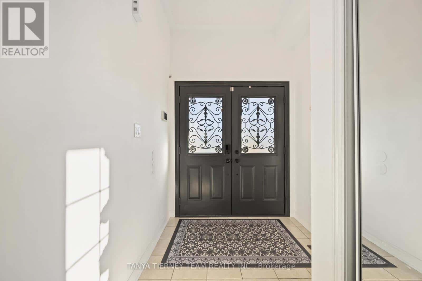 19 ELLERBY COURT — Whitby (Taunton North), Ontario - Photo 4 of 38