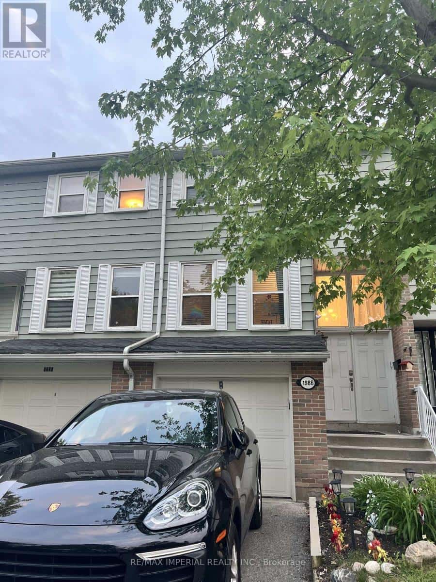 1986 John Street Upper