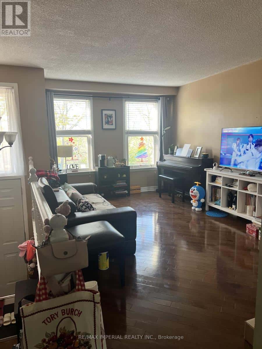 UPPER - 1986 JOHN STREET — Markham (Bayview Fairway-Bayview Country Club Estates), Ontario - Photo 3 of 10