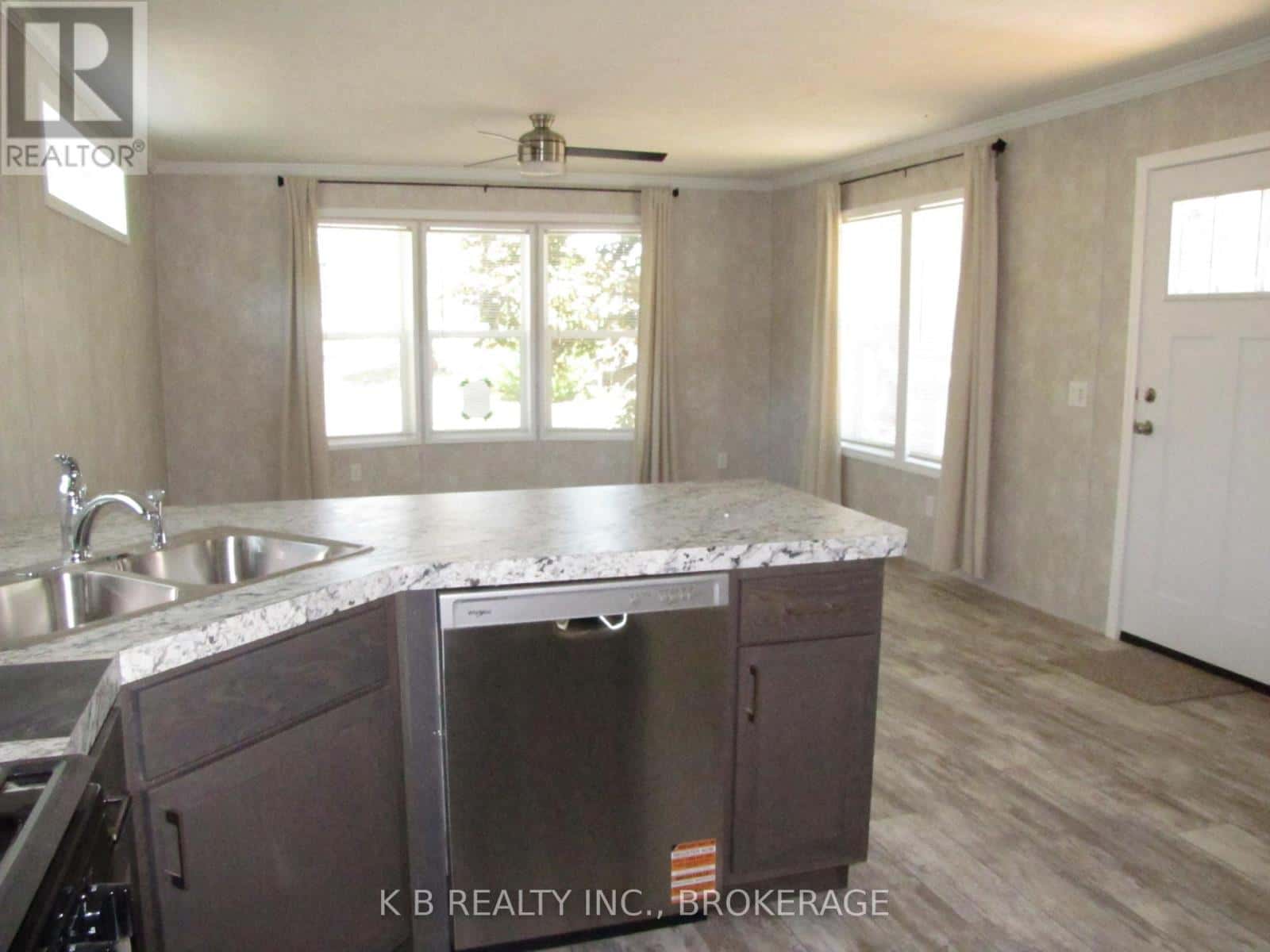 . - 1 PARKINGTON PLACE — Kingston (Rideau), Ontario - Photo 3 of 19