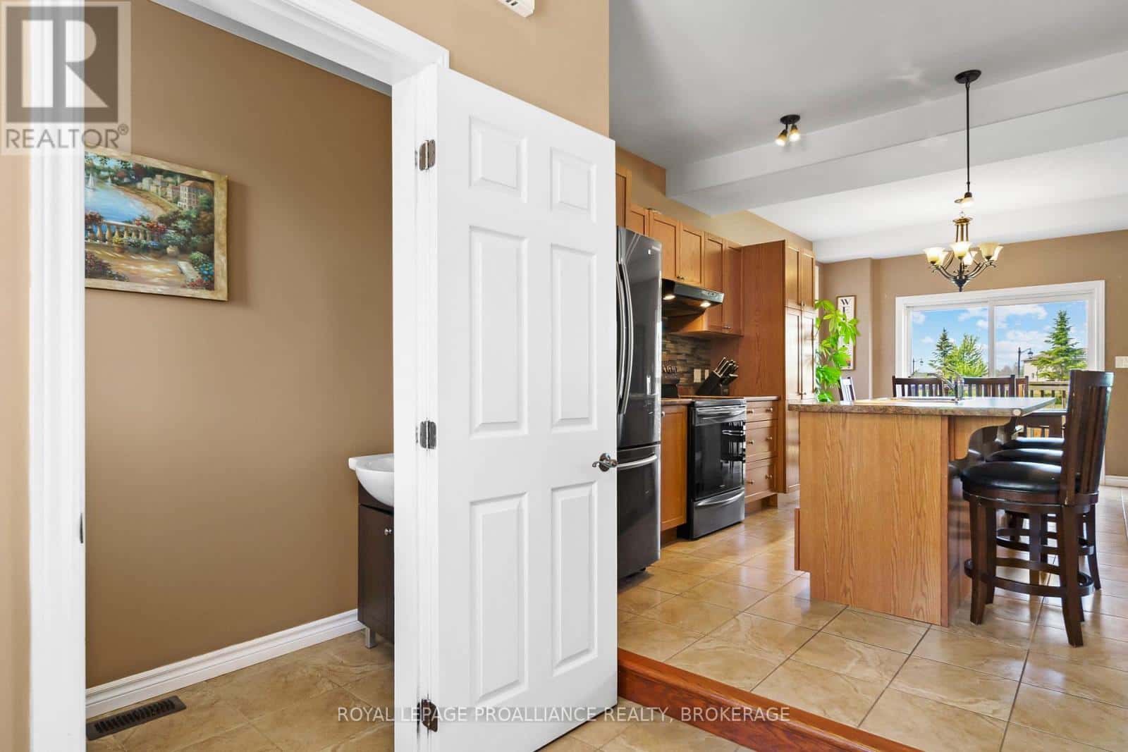 121 BLAKELY STREET — Loyalist (Amherstview), Ontario - Photo 4 of 48