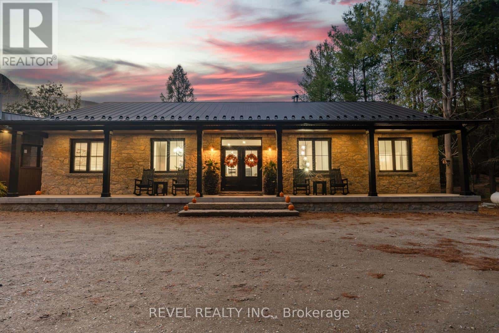 7404 WELLINGTON ROAD — Mapleton, Ontario - Photo 2 of 40