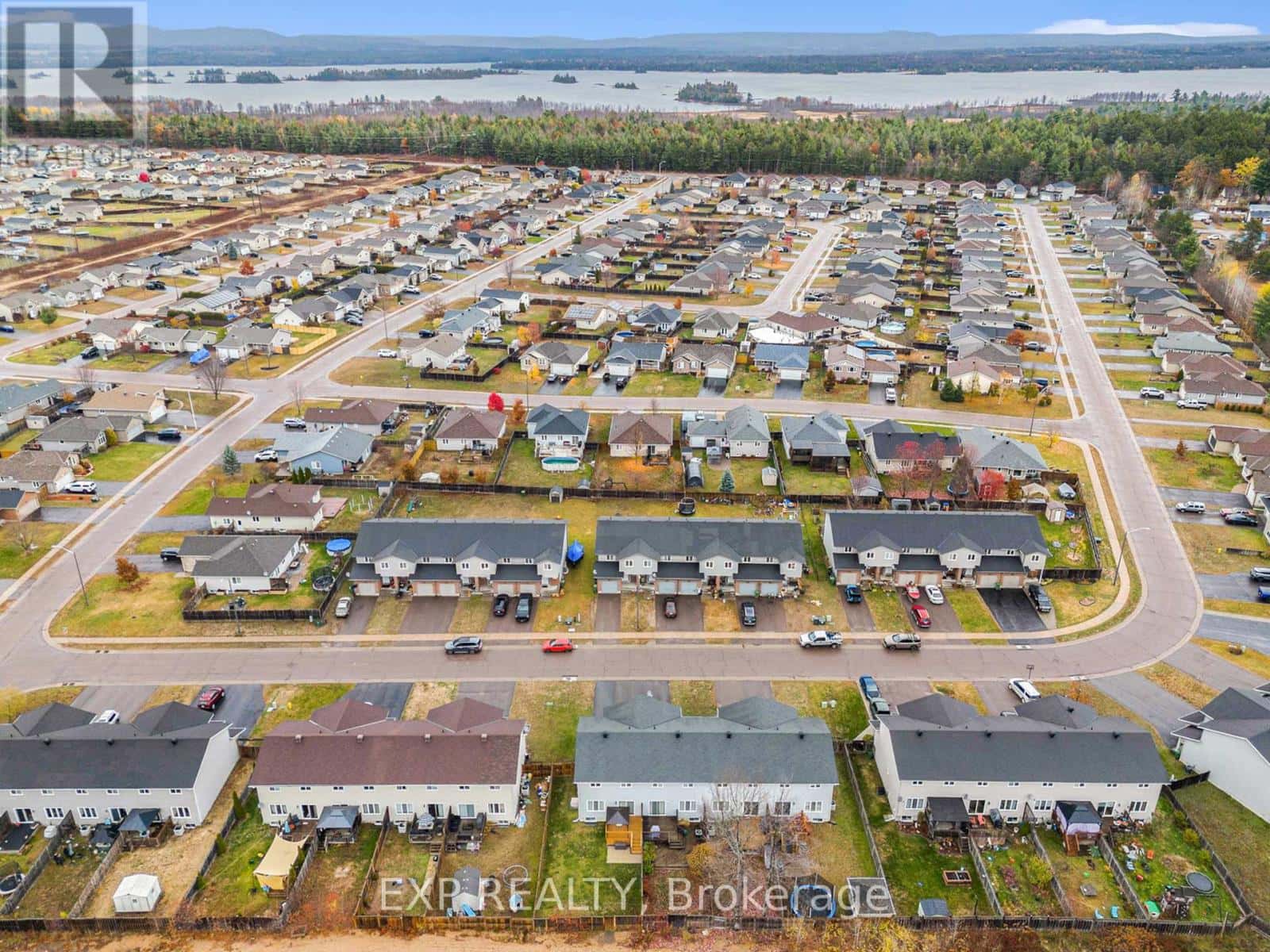 3000 SANDSTONE CRESCENT — Petawawa, Ontario - Photo 4 of 32