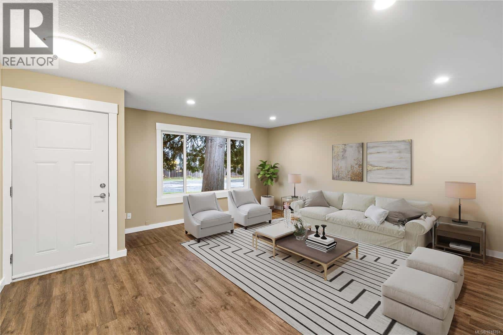 642 Forsyth Ave — Parksville, British Columbia - Photo 4 of 43