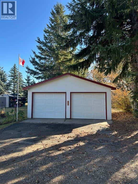 4820 49 — Amisk, Alberta - Photo 2 of 8