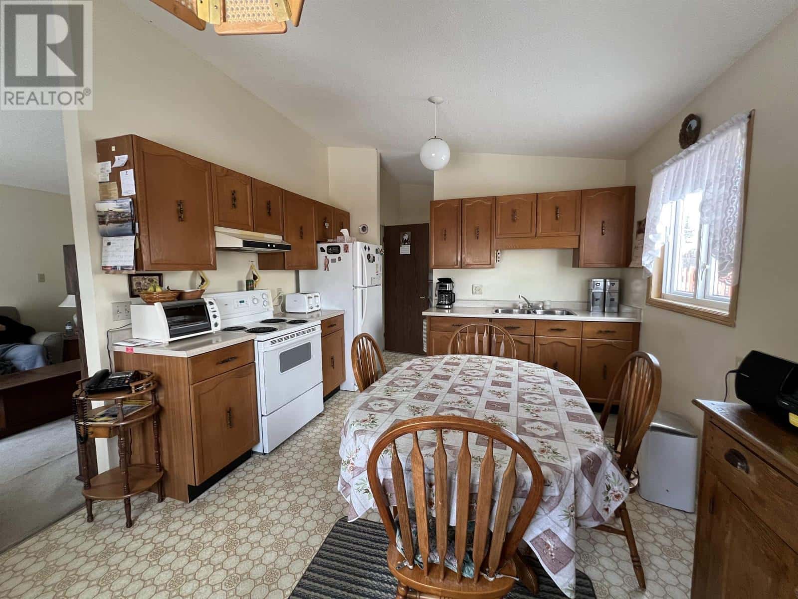 32 Hemlo DR — Marathon, Ontario - Photo 5 of 21