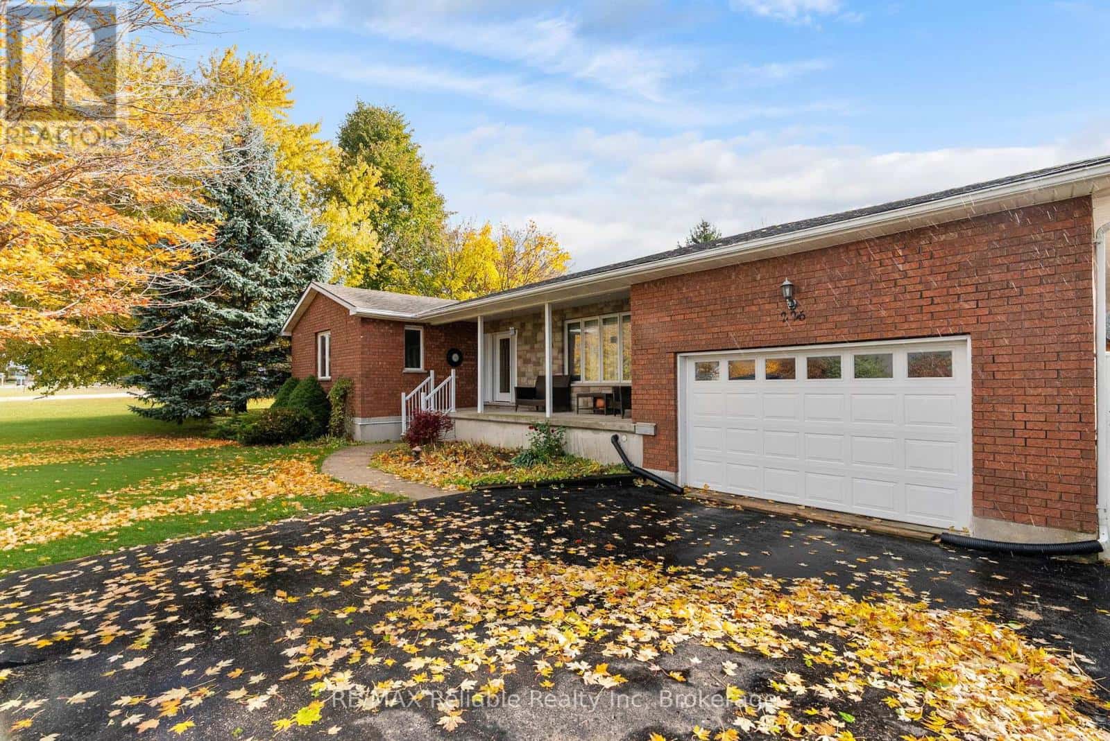 226 MAIN STREET N — Huron East (Seaforth), Ontario - Photo 3 of 40