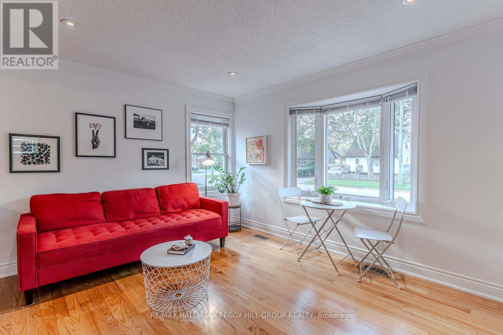 5 NEWTON STREET — Barrie (Wellington), Ontario - Photo 2 of 20