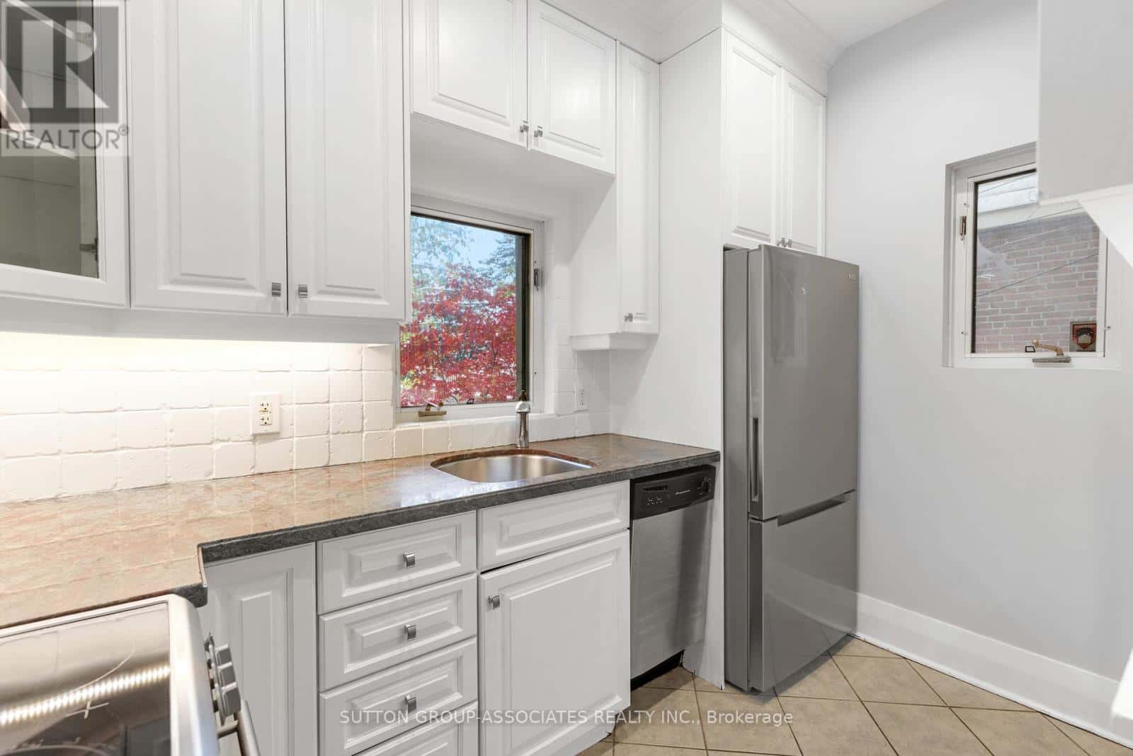 35 HIGHVIEW CRESCENT — Toronto (Corso Italia-Davenport), Ontario - Photo 3 of 38