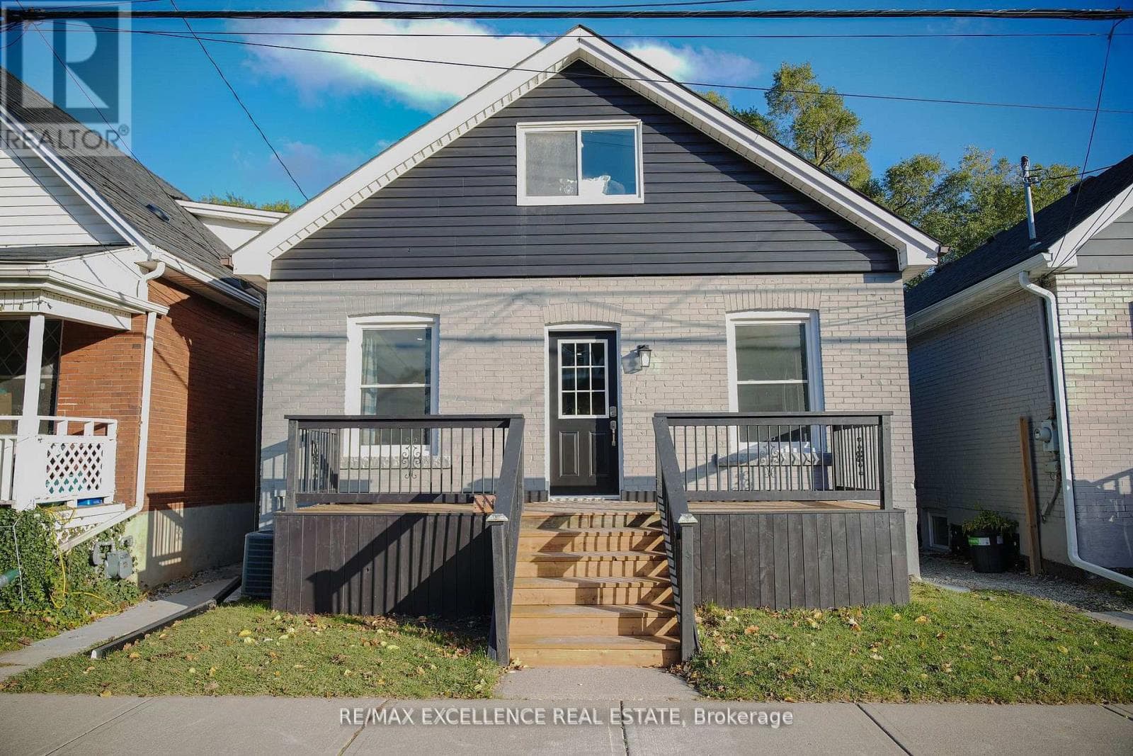 11 EAST 25TH STREET — Hamilton (Eastmount), Ontario - Main photo