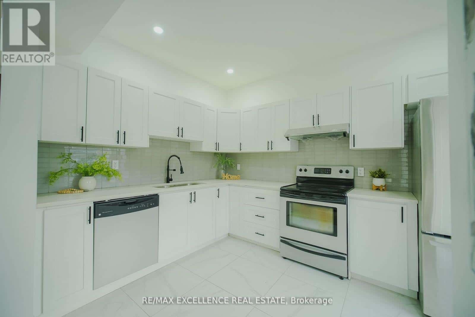 11 EAST 25TH STREET — Hamilton (Eastmount), Ontario - Photo 5 of 26