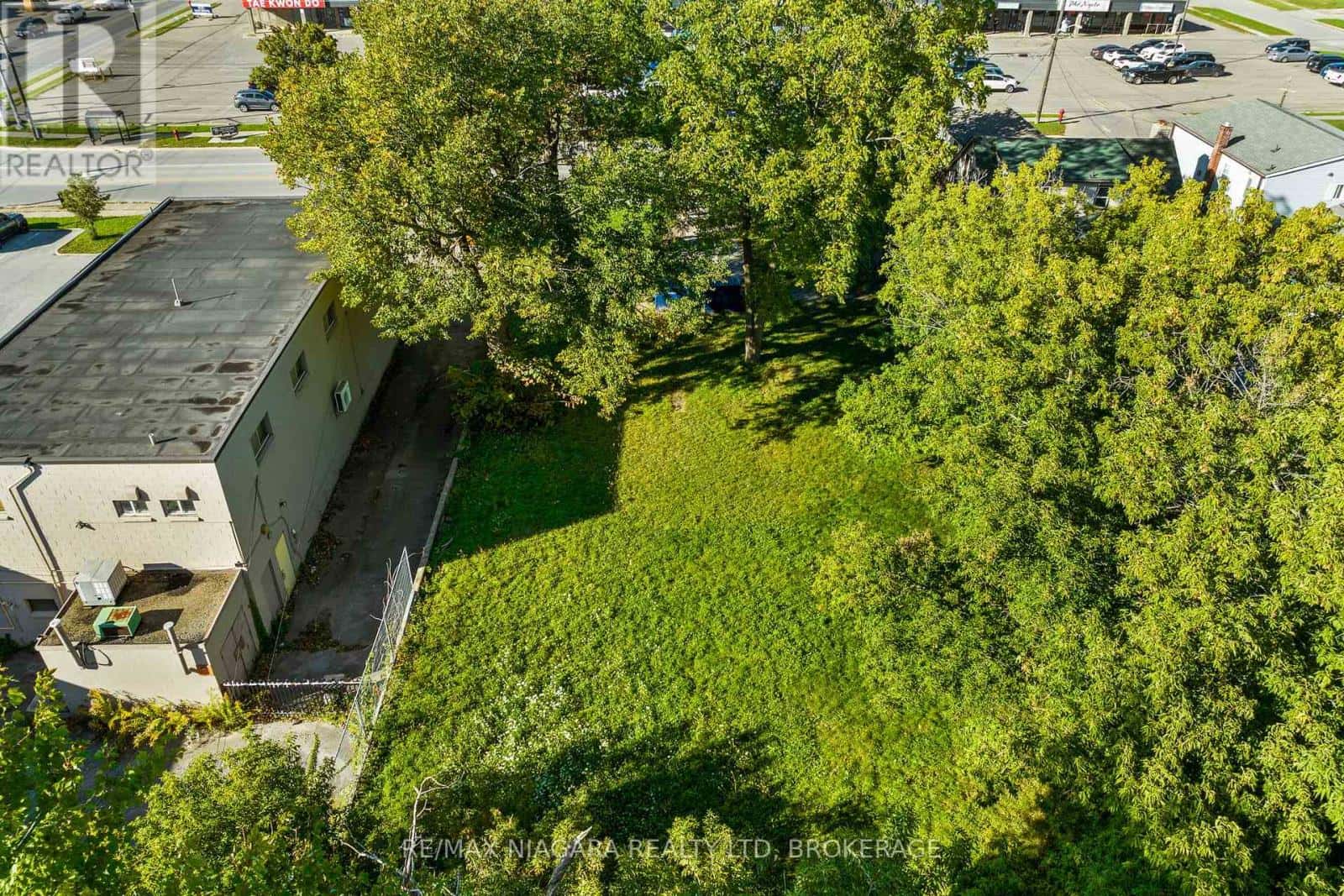 6192 DUNN STREET — Niagara Falls (Arad/Fallsview), Ontario - Photo 3 of 8