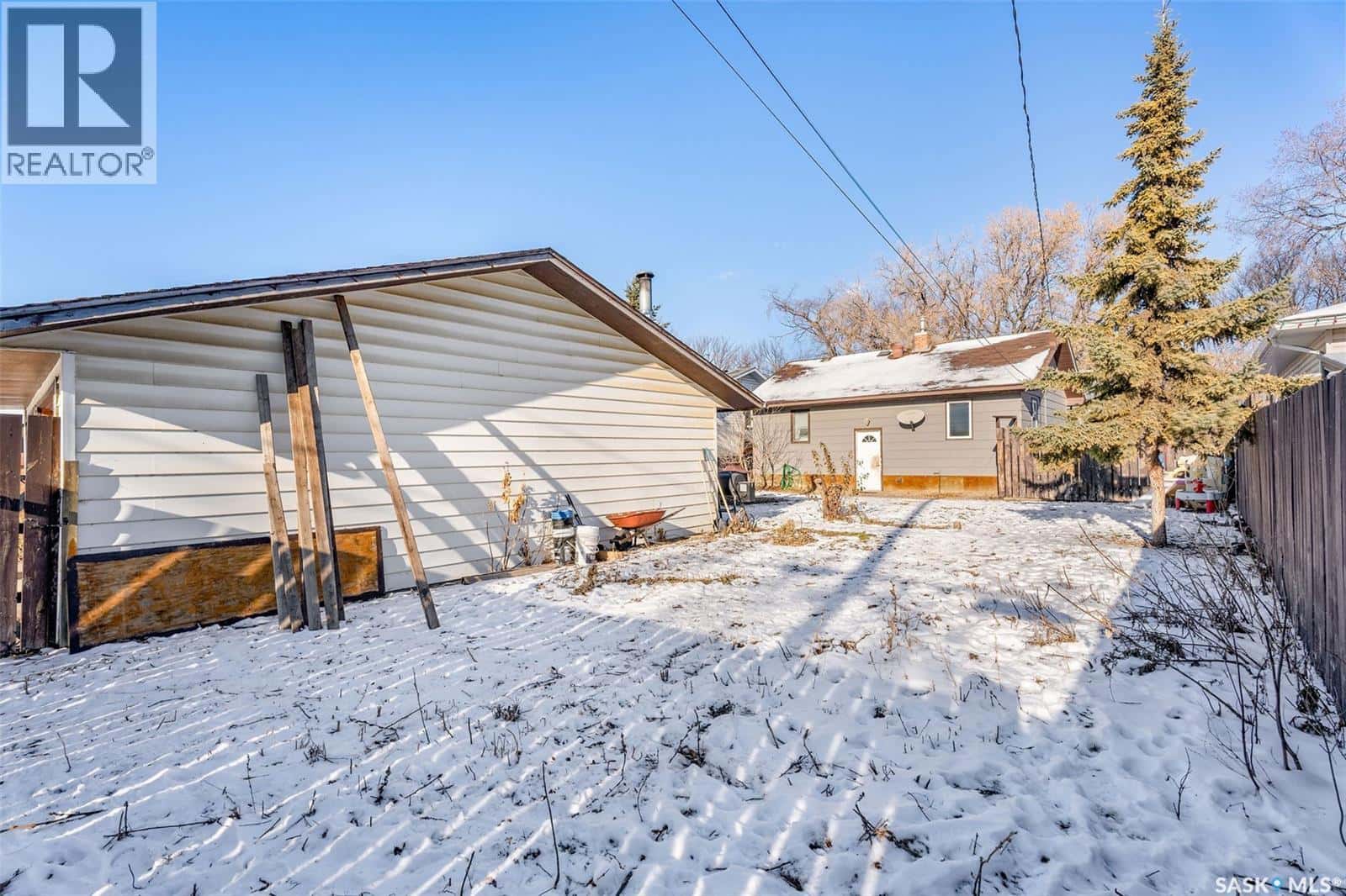 417 McLeod AVENUE E — Melfort, Saskatchewan - Photo 4 of 26