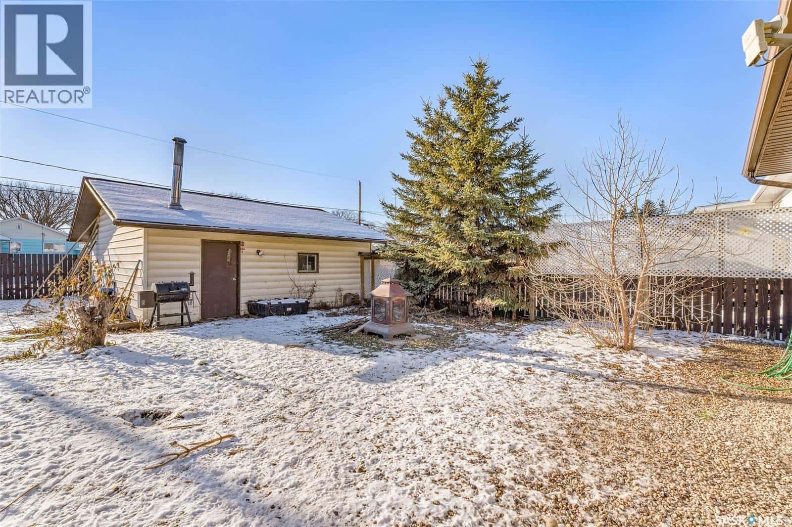 417 McLeod AVENUE E — Melfort, Saskatchewan - Photo 5 of 26