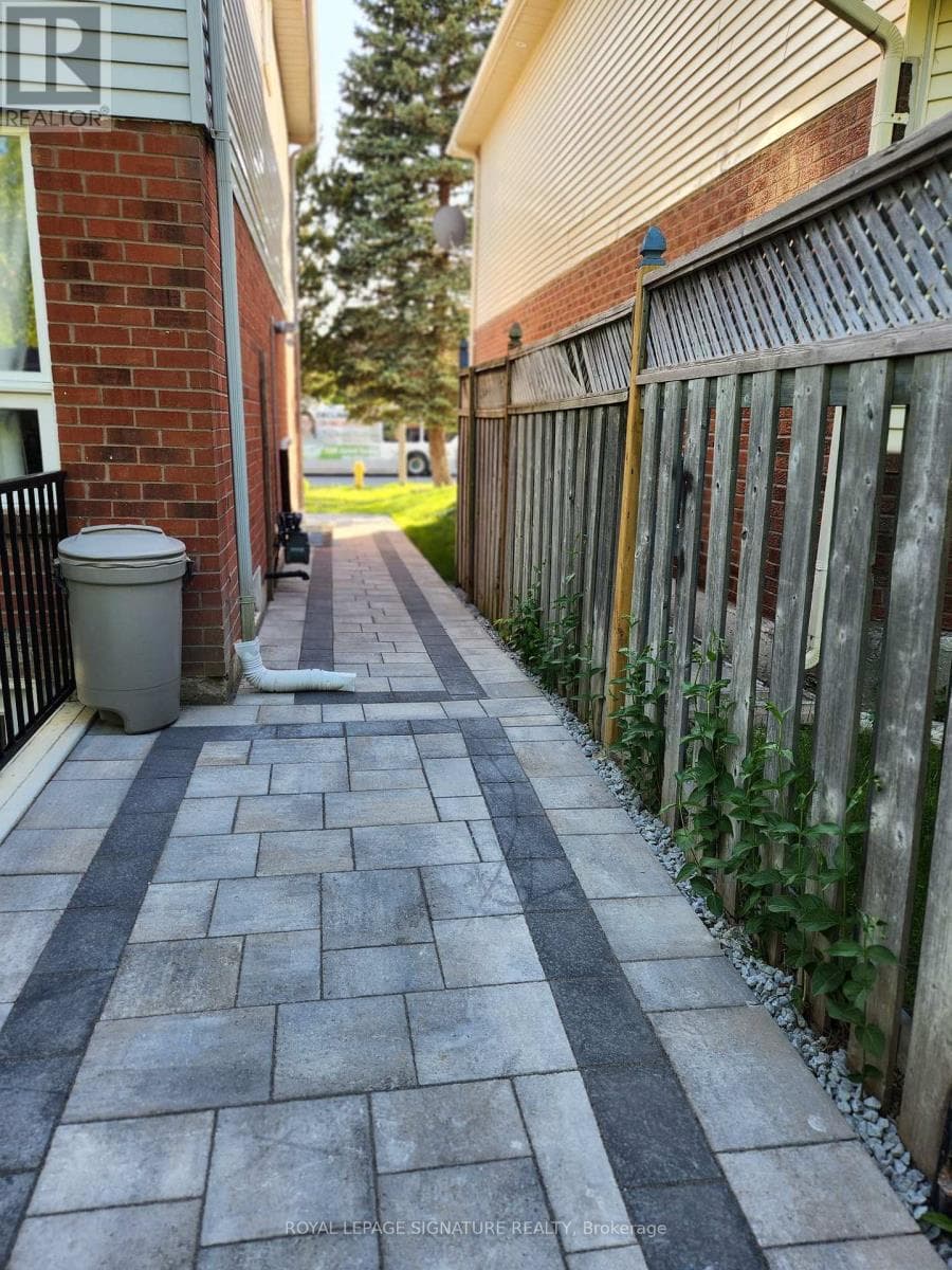 BSMT - 1576 MAJOR OAKS DRIVE — Pickering (Brock Ridge), Ontario - Main photo