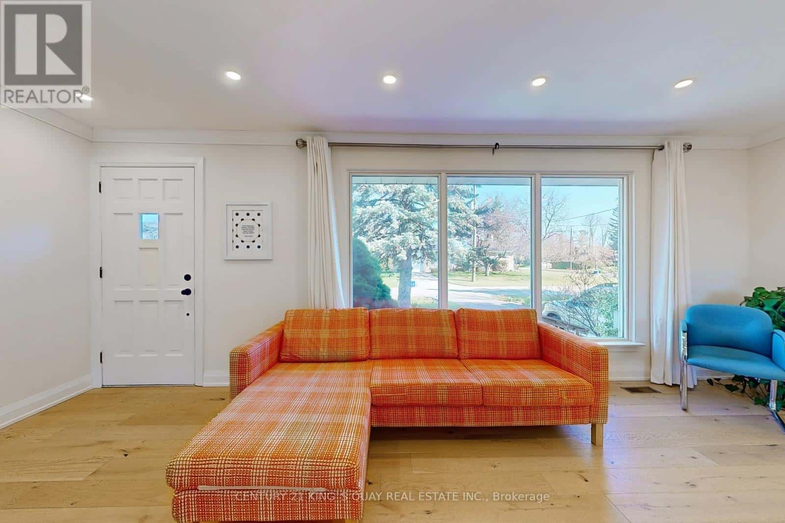 4 HONEYBOURNE CRESCENT — Markham (Bullock), Ontario - Photo 4 of 38