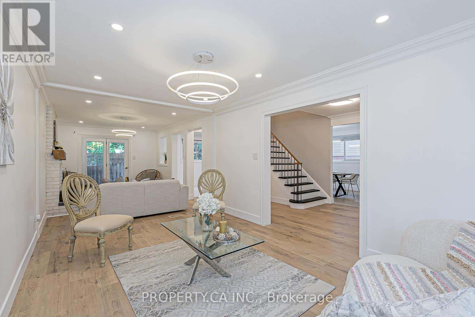 310 PRIMROSE LANE — Newmarket (Bristol-London), Ontario - Photo 5 of 27