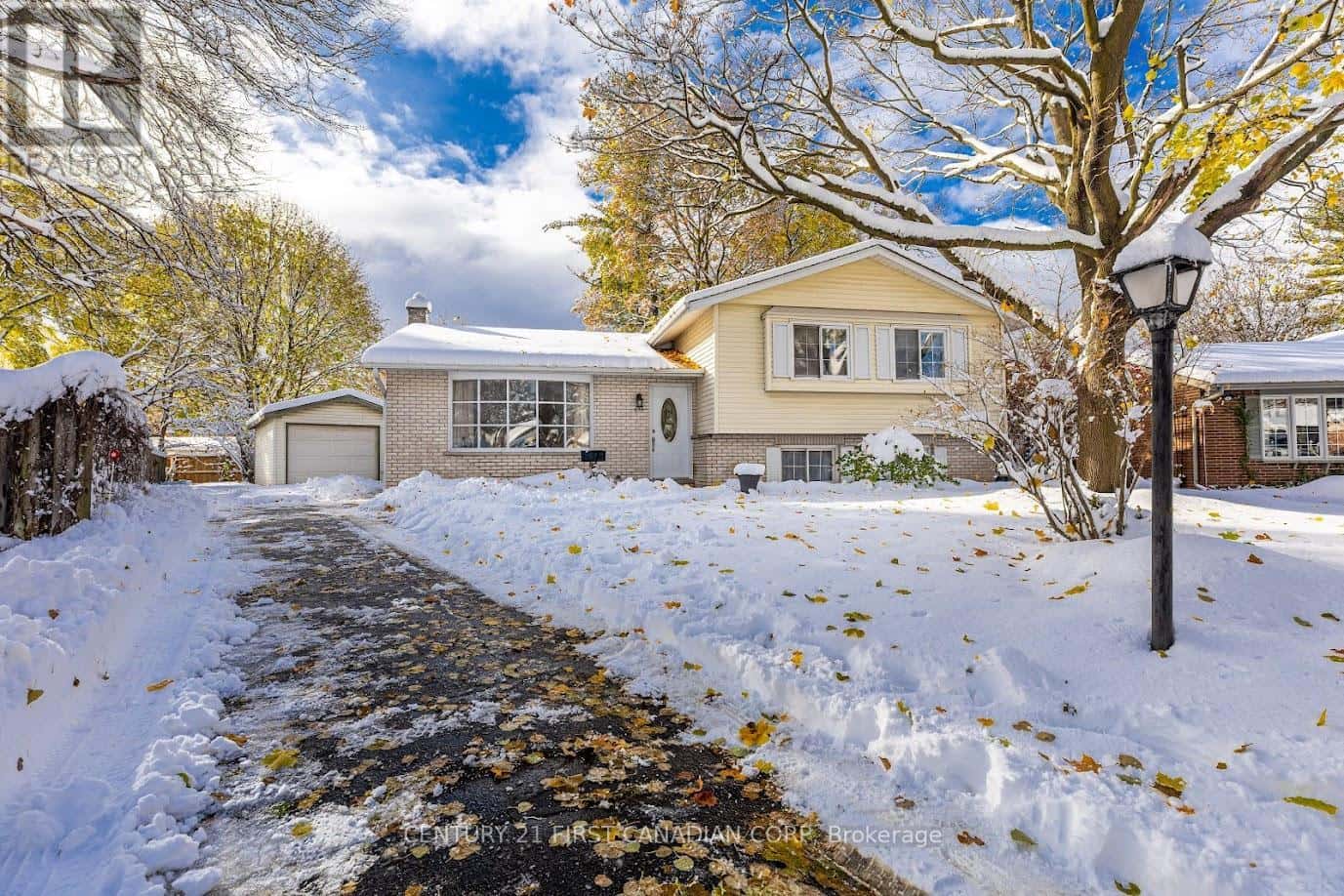 636 GLENGYLE CRESCENT — London North (North H), Ontario - Photo 2 of 10