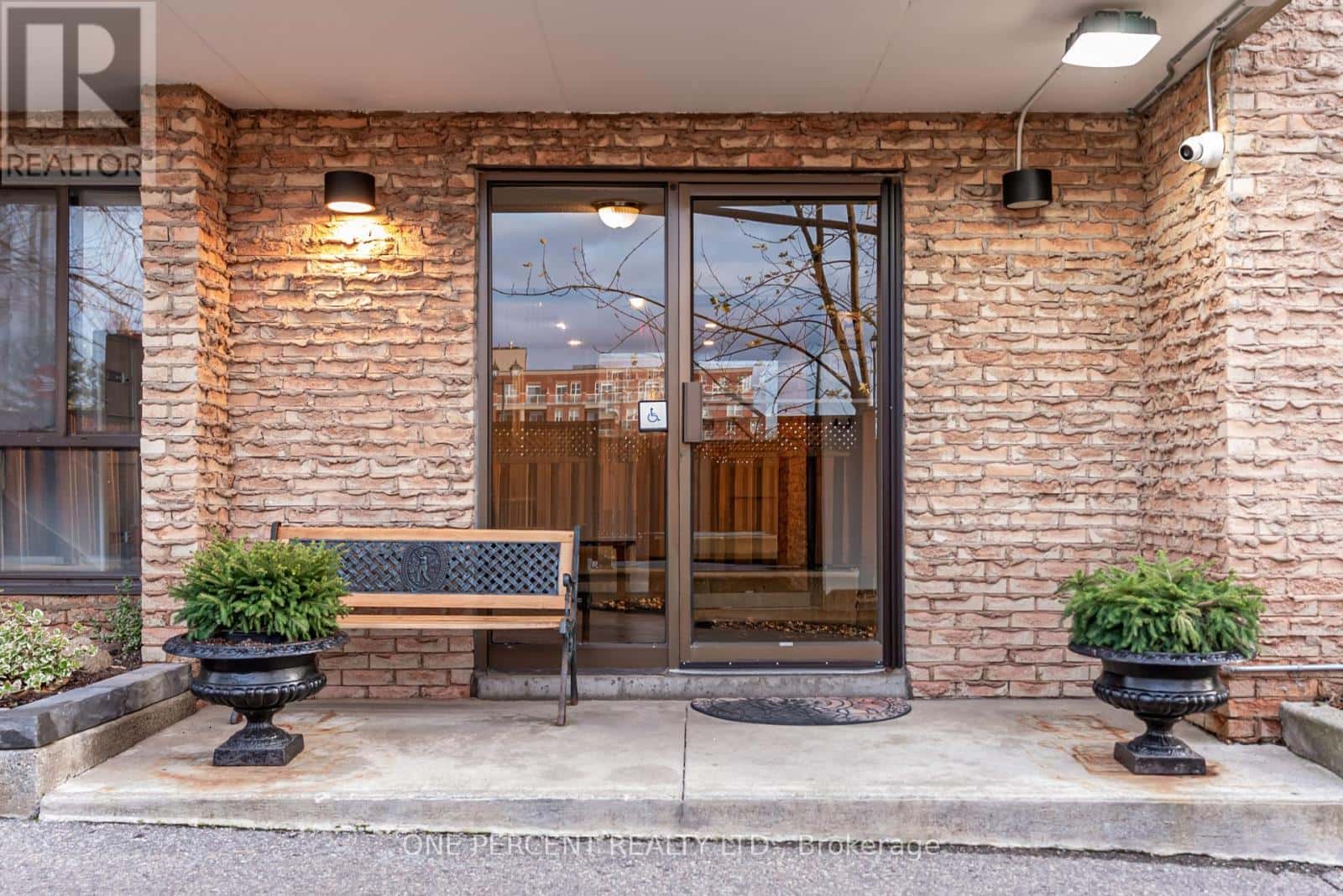 406 - 15390 YONGE STREET — Aurora (Aurora Heights), Ontario - Photo 5 of 40