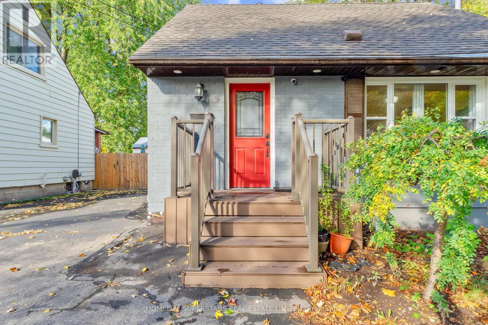 13 LEWIS STREET — Hamilton (McQuesten), Ontario - Main photo