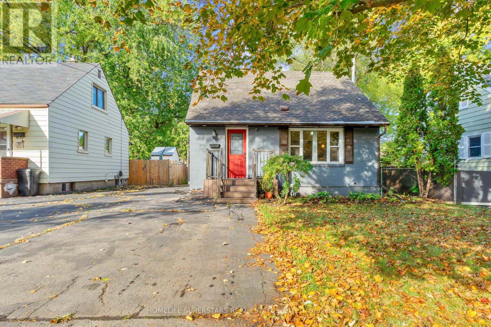 13 LEWIS STREET — Hamilton (McQuesten), Ontario - Photo 2 of 27