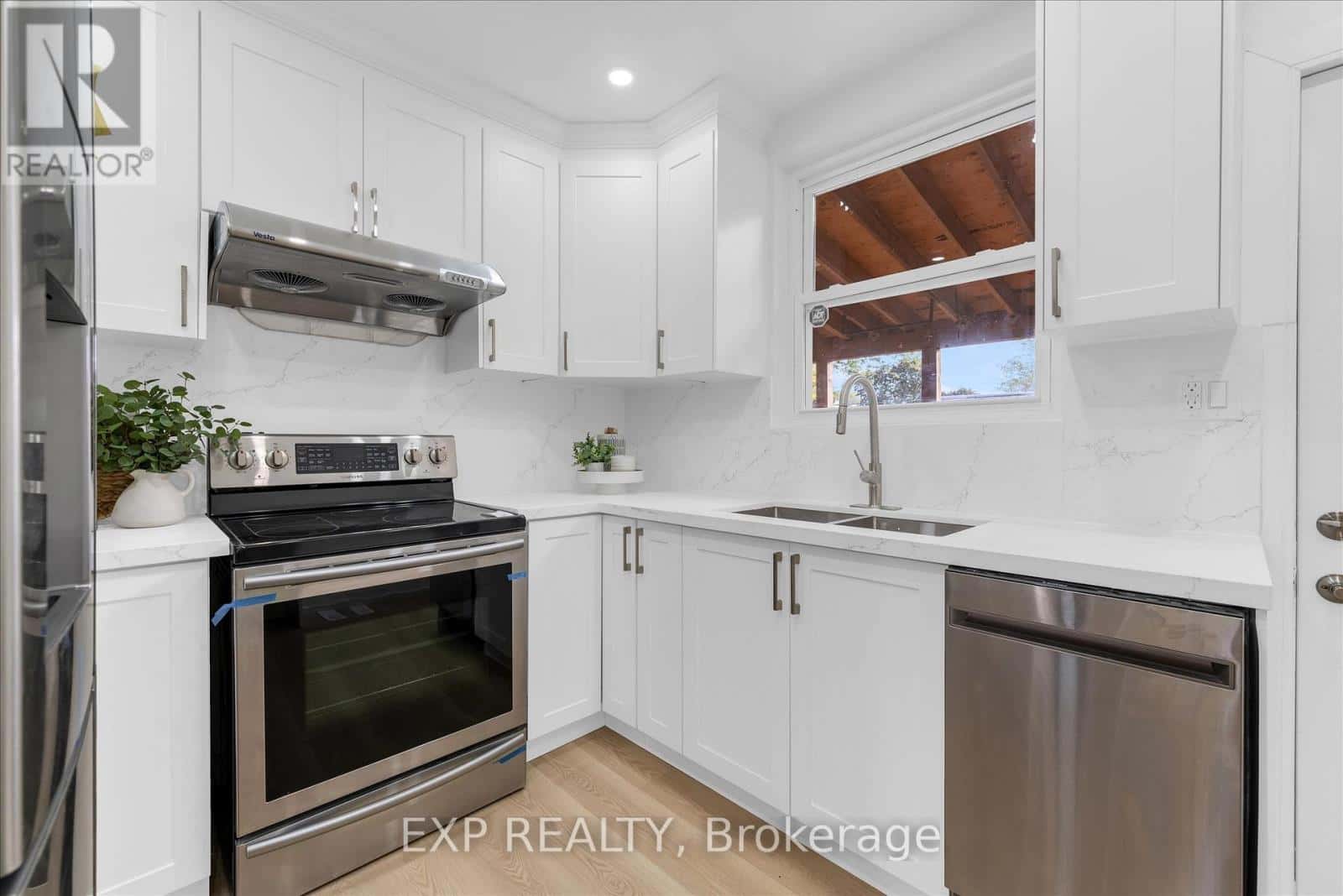 24 EATON PLACE — Hamilton (McQuesten), Ontario - Photo 5 of 31