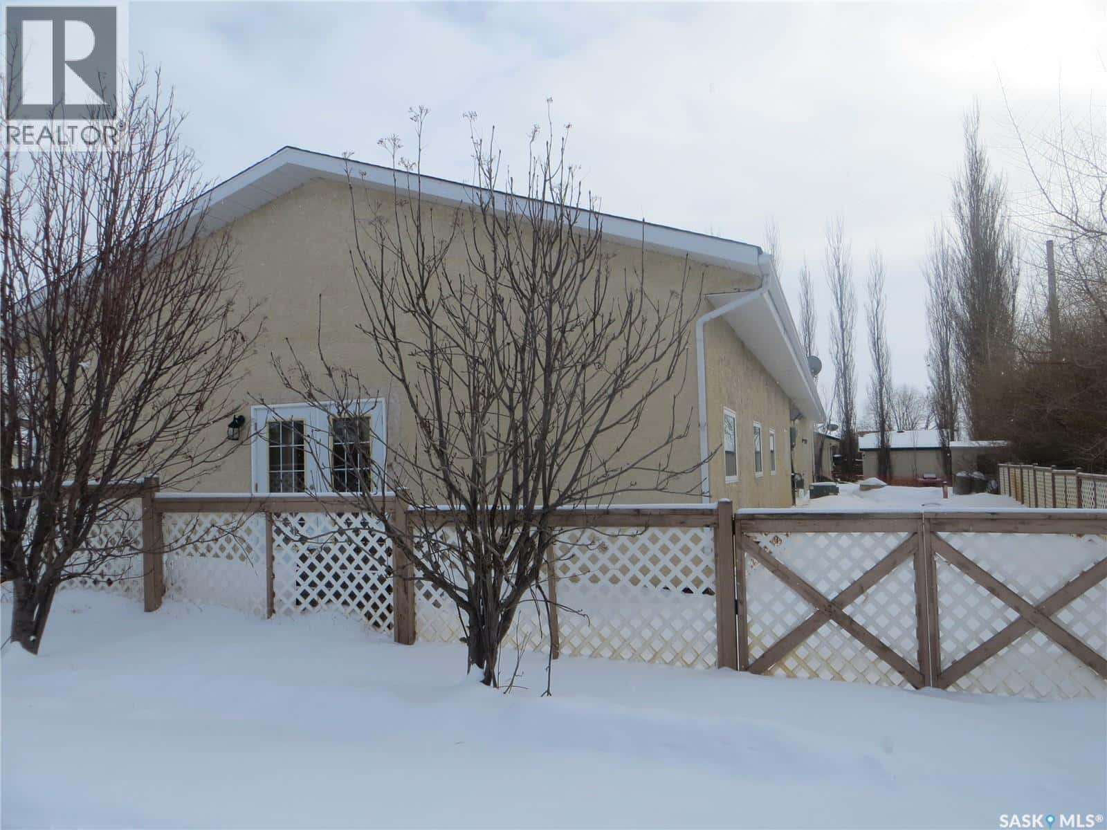 108 8TH STREET — Pilot Butte, Saskatchewan - Photo 4 of 29